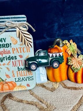 Wallflower Green Truck with Orange Pumpkins Autumn Décor